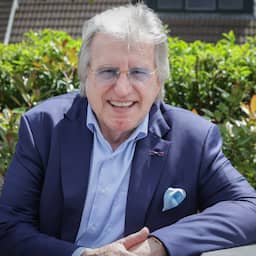 Lee Towers ontvangt op tachtigste verjaardag eerste editie van 'eigen' prijs